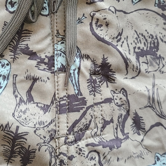 *Host pick* Wildlife! North Face board shorts - Picture 5 of 16